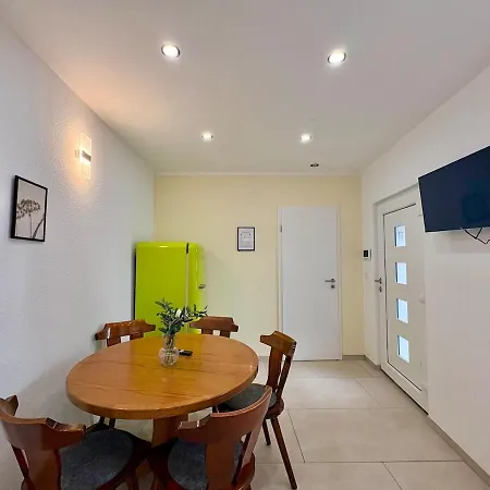Appartement Modernes 11 Fuer Monteure Und Handwerker Mit Eigenem Parkplatz Fuer Pkw *