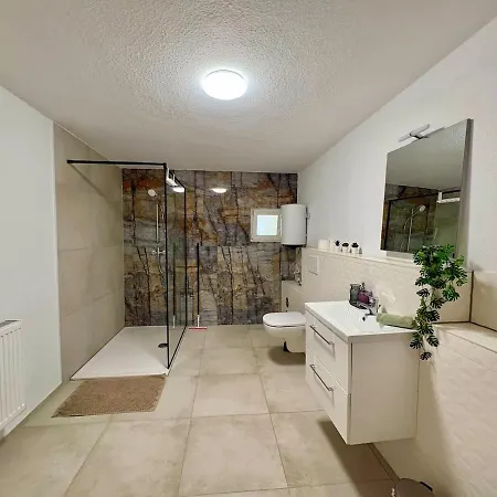 Modernes 11 Fuer Monteure Und Handwerker Mit Eigenem Parkplatz Fuer Pkw Ludwigshafen am Rhein