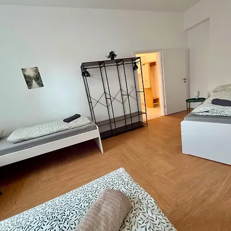 Appartement Modernes 11 Fuer Monteure Und Handwerker Mit Eigenem Parkplatz Fuer Pkw *