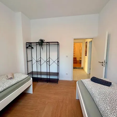 Appartement Modernes 11 Fuer Monteure Und Handwerker Mit Eigenem Parkplatz Fuer Pkw *